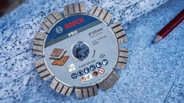 Bosch Professional Diamanttrennscheibe (für extrem hartes Gestein, Ø: 125 mm, Zubehör für Winkelschl
