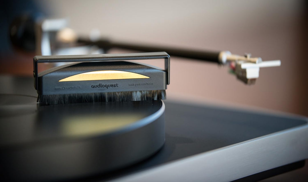 AudioQuest Record Brush Antistatic Plattenbürste aus Carbon, Unica