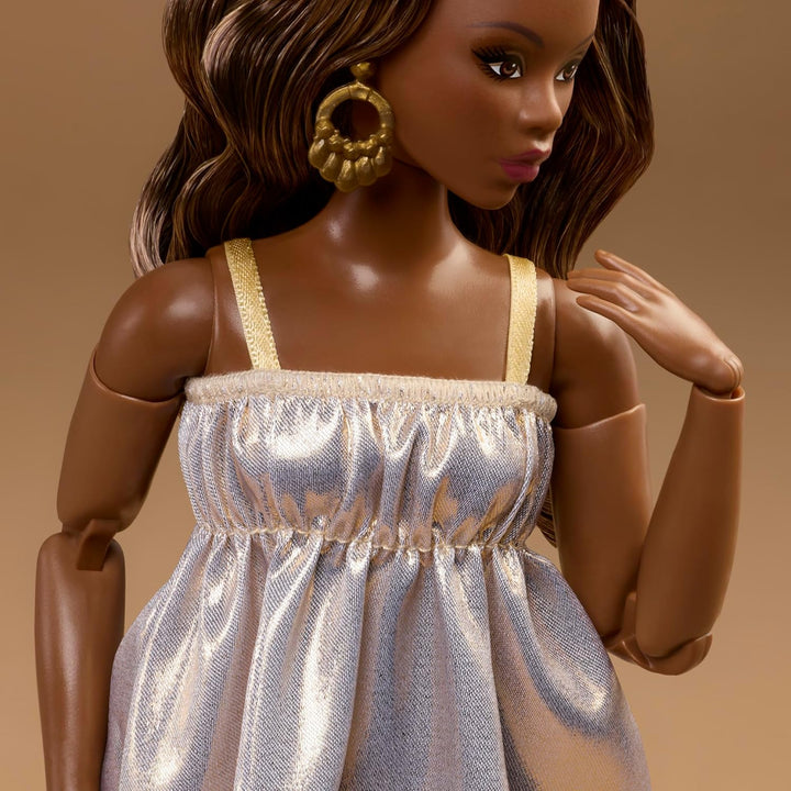 Barbie Basics Model Collector Fashion Doll 09 mit brünetten Haaren in einem goldenen Kleid und Riemc
