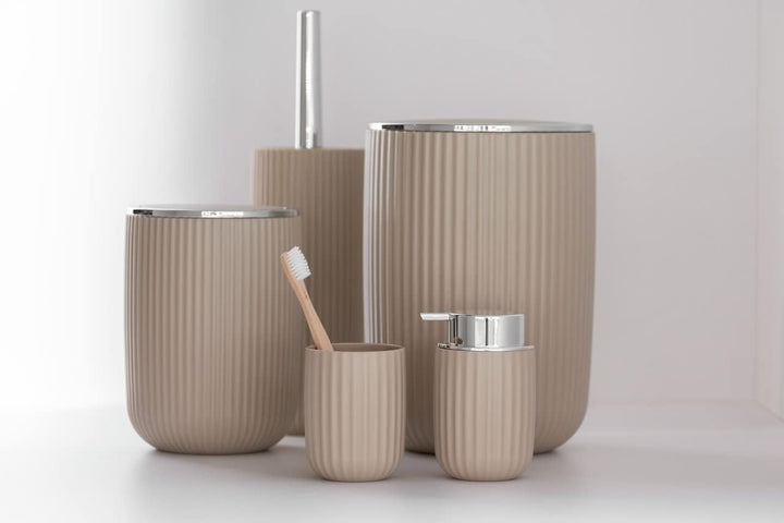 WENKO Schwingdeckeleimer Mod. Agropoli L Beige, 5,5 Liter, Badezimmer-Mülleimer mit Deckel, Abfallei