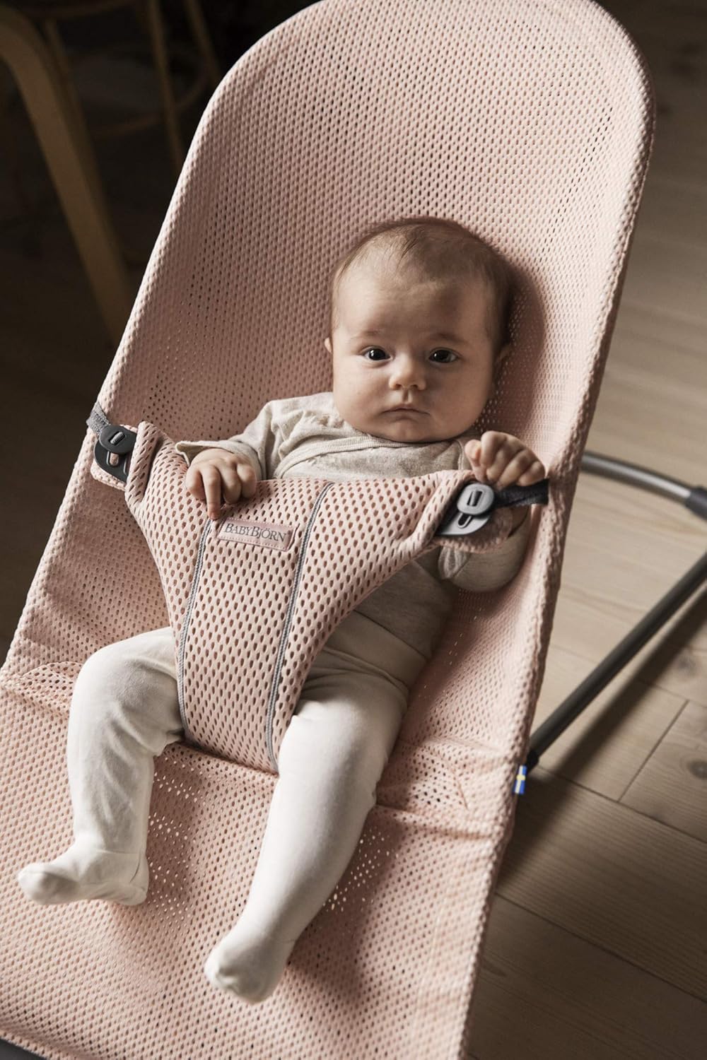 BabyBjörn Babywippe Bliss, Dunkelgrauer Rahmen, Netzstoff, Perlmuttrosa Perlmuttrosa 1 Stück (1er Pa