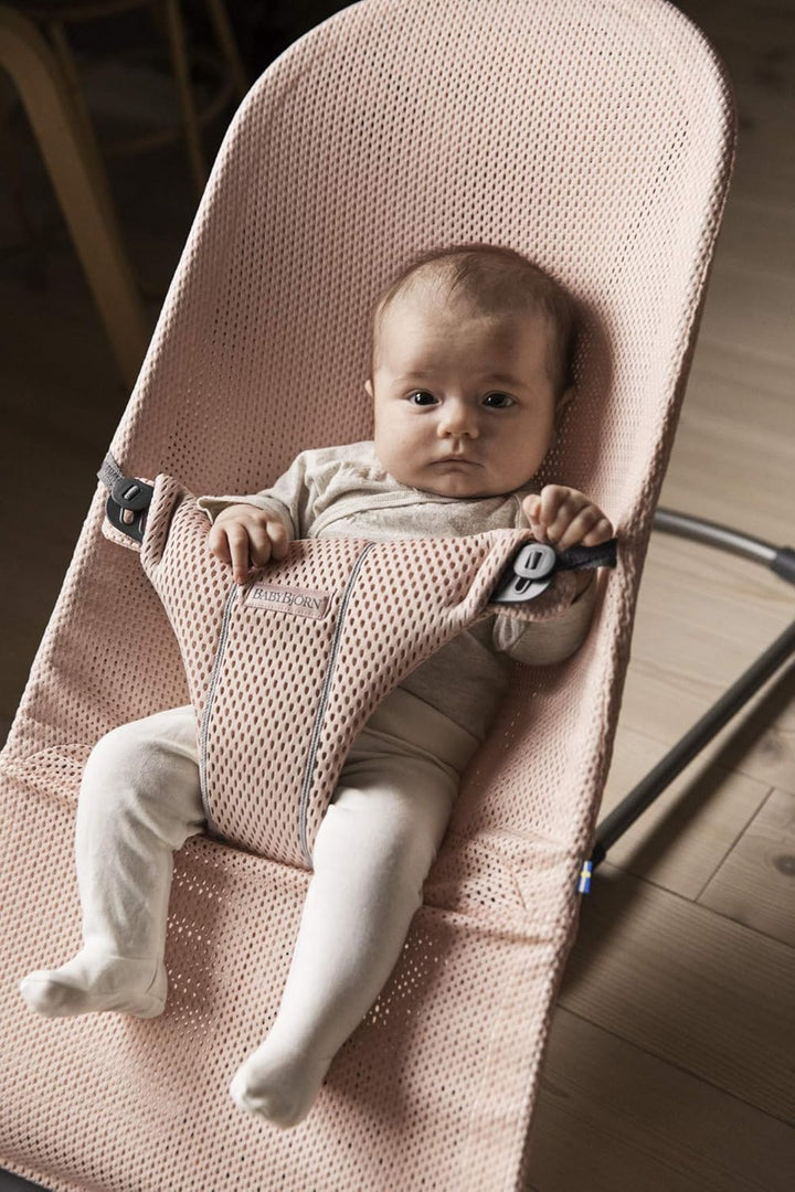 BabyBjörn Babywippe Bliss, Dunkelgrauer Rahmen, Netzstoff, Perlmuttrosa Perlmuttrosa 1 Stück (1er Pa