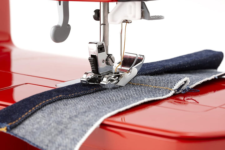 Toyota Oekaki50R Kreativ Freiarm Nähmaschine Oekaki mit 50 Programmen und Freihandstickfunktion, rot