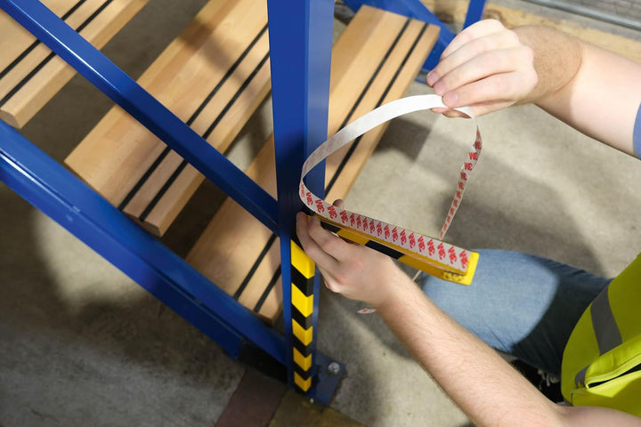 Durable Eckschutzprofil C19, selbstklebend, 1 m, Packung à 5 Stück, gelb/schwarz, 1101130 je Klebefl