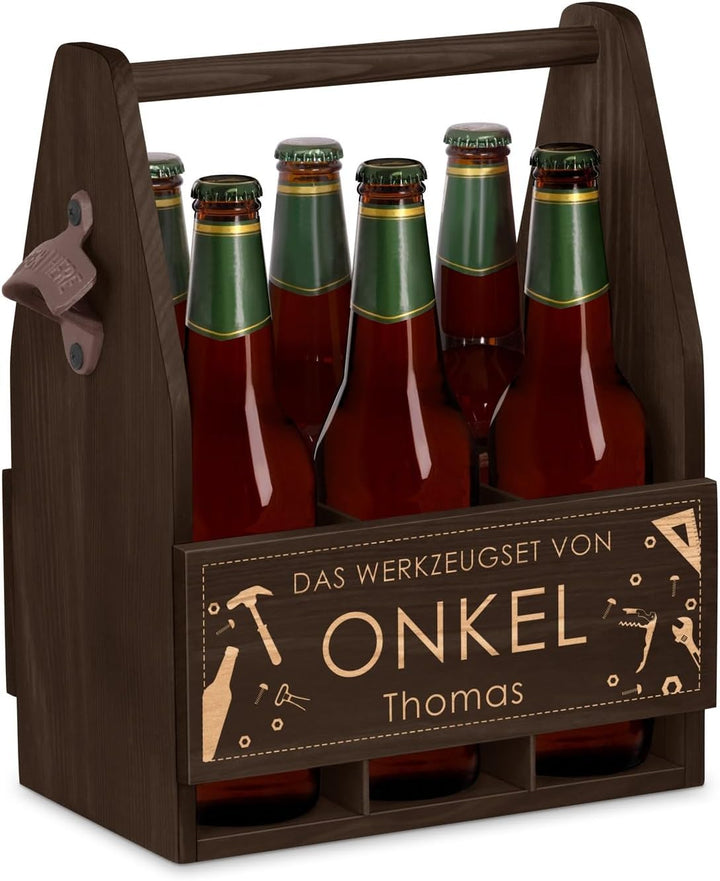 Maverton Bierträger für 6 Flaschen 0,5L + Gravur - Männerhandtasche mit Flaschenöffner - Grösse: 25x