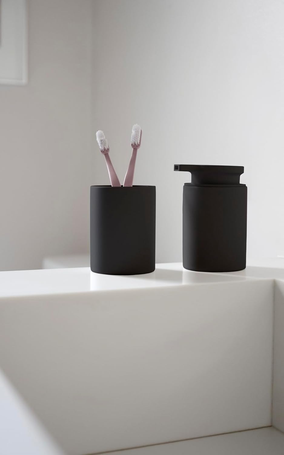 Zone Denmark Karma Seifenspender Dia. 7,6 x 16 cm 0,25 Liter Black 0,25 liter - dia. 7,6 cm Schwarz,