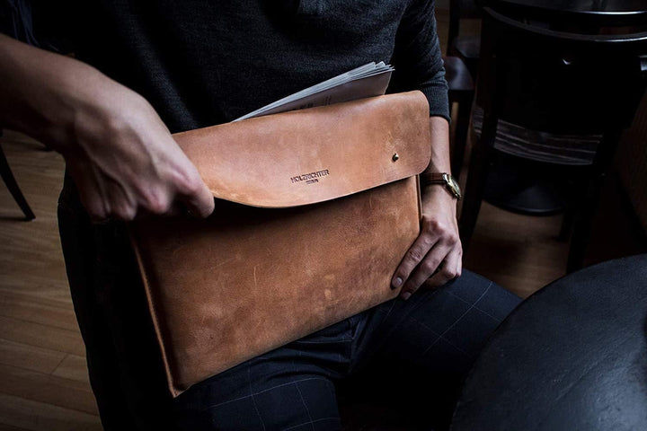 HOLZRICHTER Berlin Laptop 13“ Sleeve - Premium Hülle aus Leder – Ledertasche für Notebook Apple MacB
