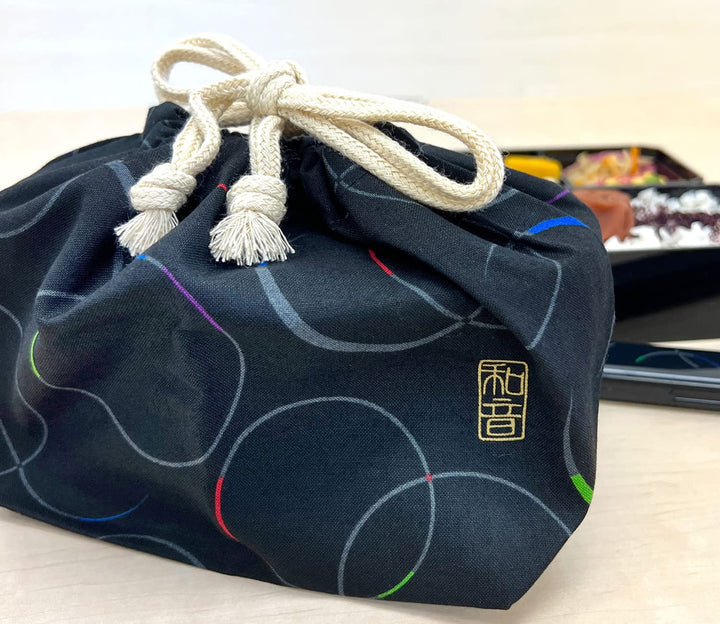 Japanisches Bento Brotdose "Waon" Wellen Schwarz, 320 + 400 ml, mit Stäbchen und Tragetasche von OSK