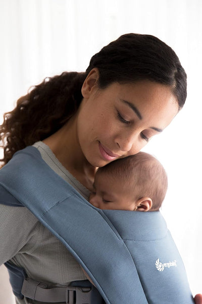 Ergobaby Embrace Babytrage für Neugeborene ab Geburt Extra Weich, Bauchtrage Baby-Tragetasche Ergono