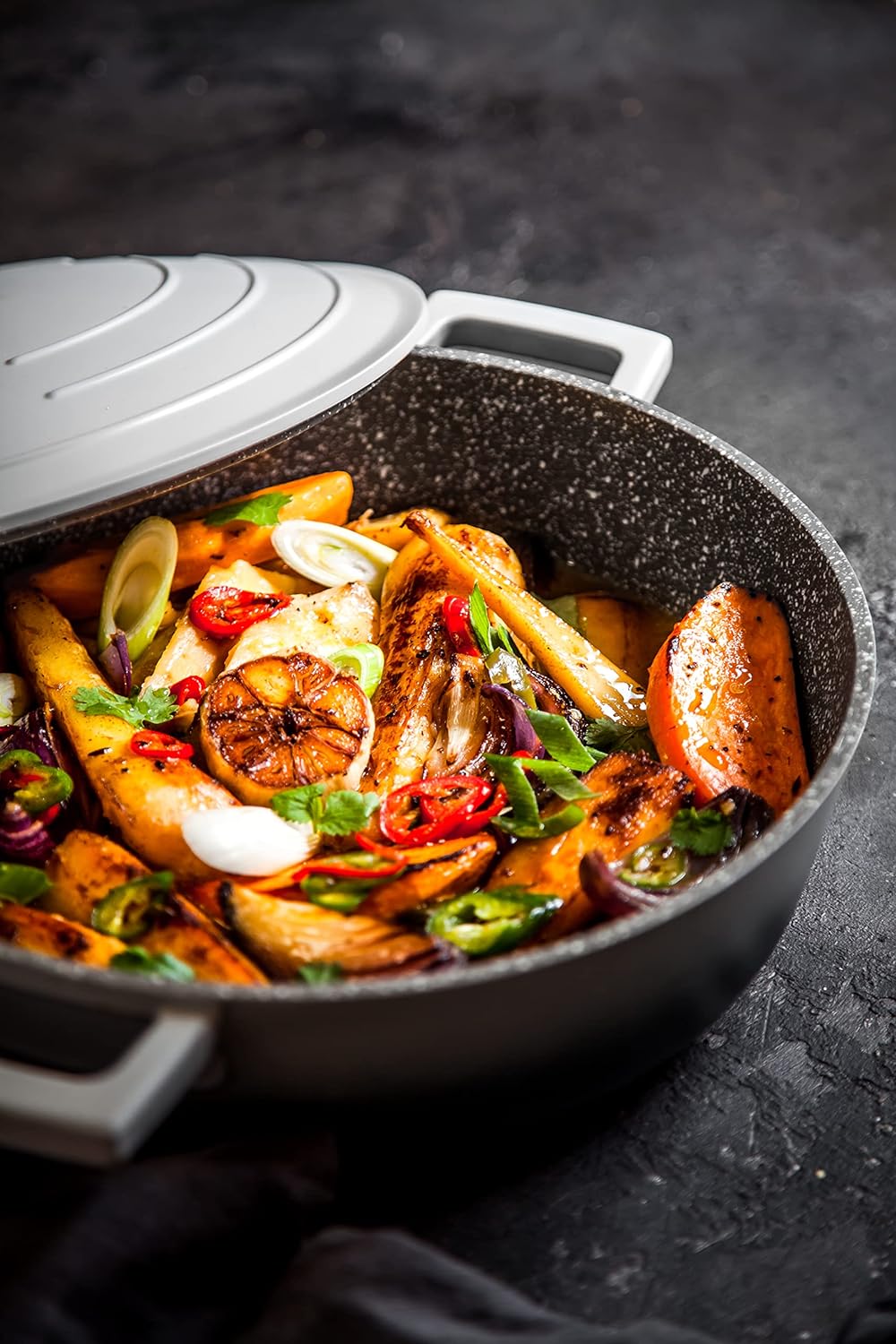 MasterClass Flache Bratpfanne mit Deckel, 4 l/28 cm, leichter Aluminiumguss, induktionsgeeignet und