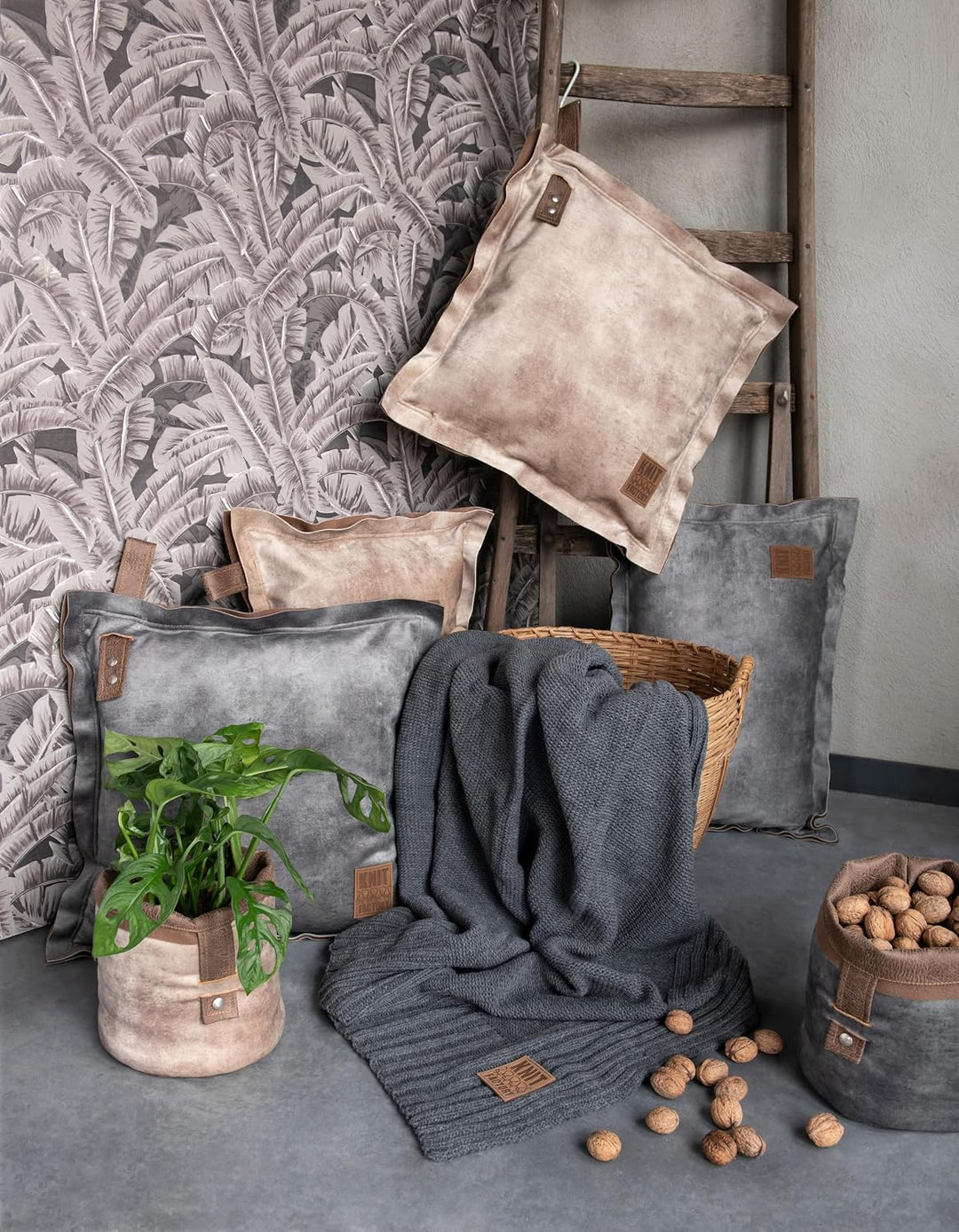 KNIT FACTORY - DAX Quadratisches Zierkissen - Beige - 50x50 cm | Sofakissen mit Füllung und Bezug -
