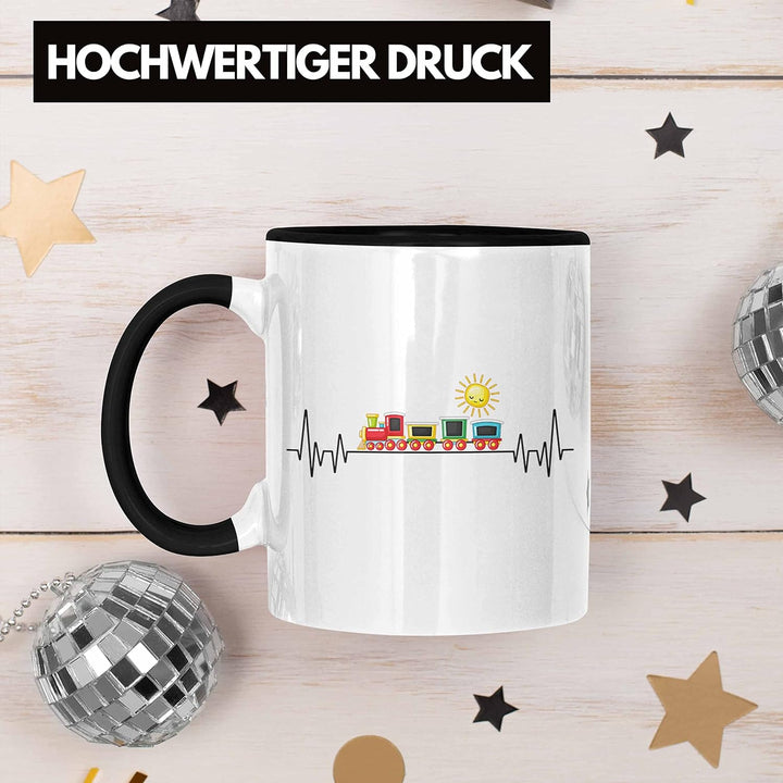 Trendation - Zug Züge Herzschlag Tasse Geschenk für Eisenbahner Zugführer Hobby Geschenkidee (Schwar