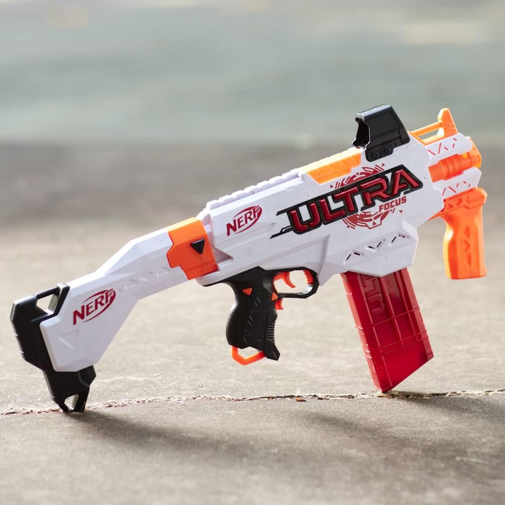 NERF Ultra Focus Blaster, 10 AccuStrike Ultra Darts, Clip-Magazin, Schulterstütze, nur mit NERF Ultr