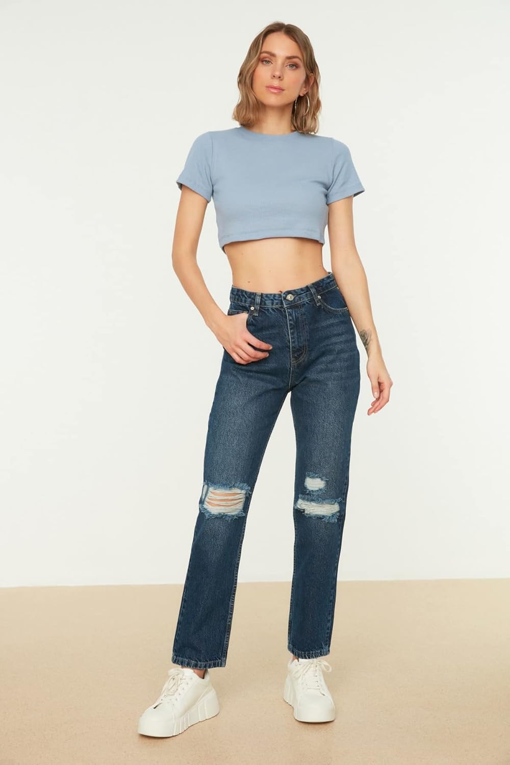 TRENDYOL Damen Zerrissene Detaillierte Hohe Taille-Bootcut Jeans, 34