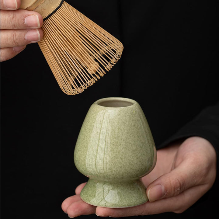 Japanische Matcha-Schale mit Ausgiesser, Chawan Matcha-Teeschale mit Schneebesenablage, Traditionell