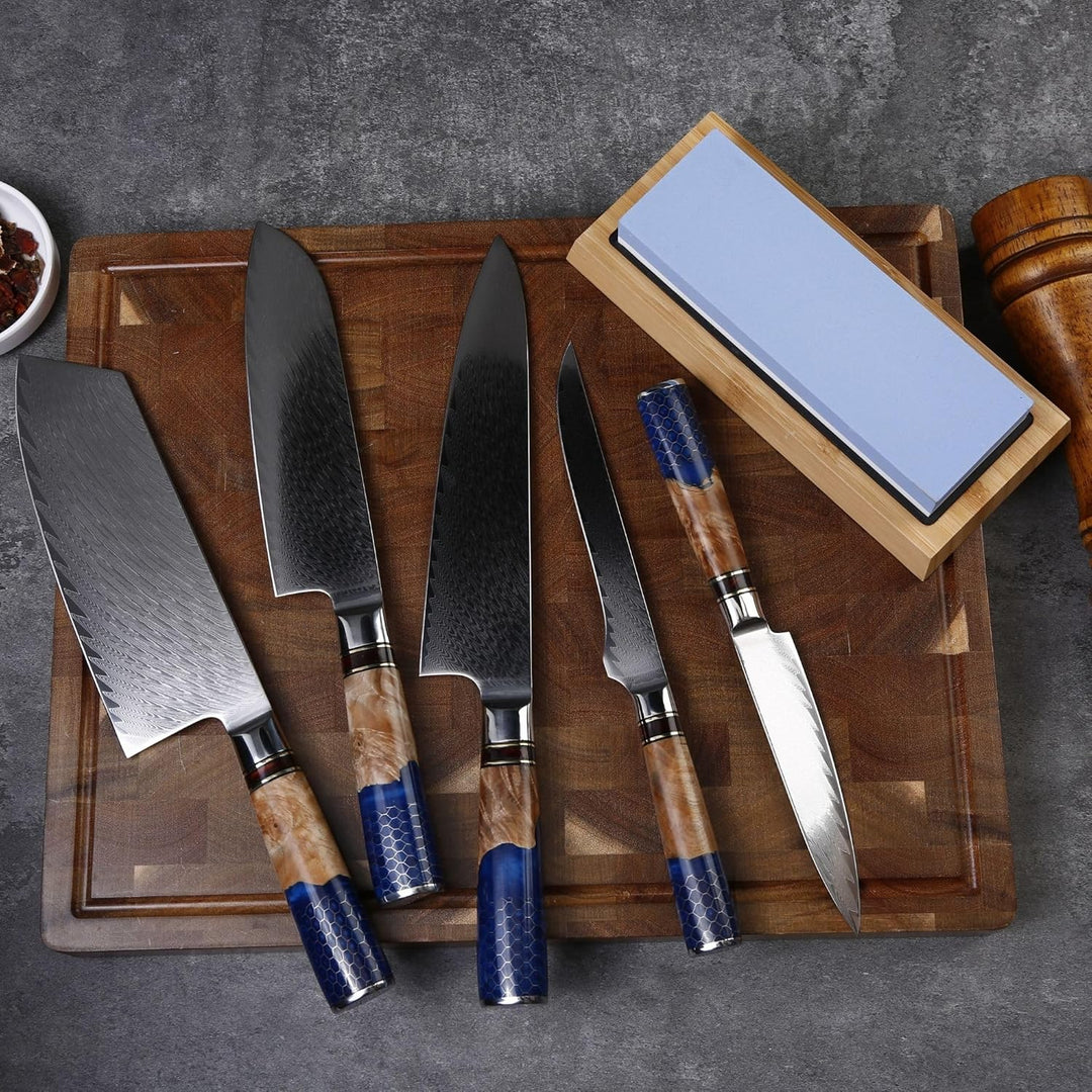 Damastmesser set mit wetzstein für messer. Japanisches messer set und professioneller schleifstein m
