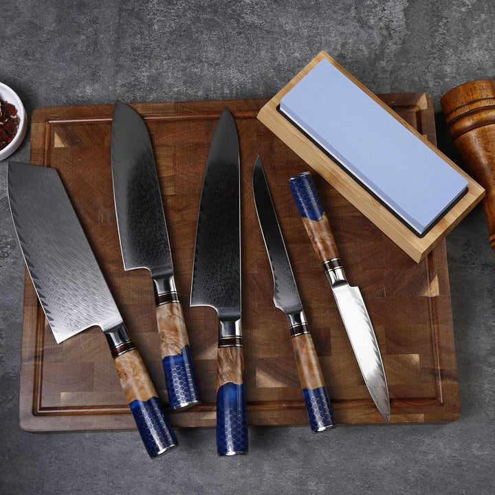 Damastmesser set mit wetzstein für messer. Japanisches messer set und professioneller schleifstein m