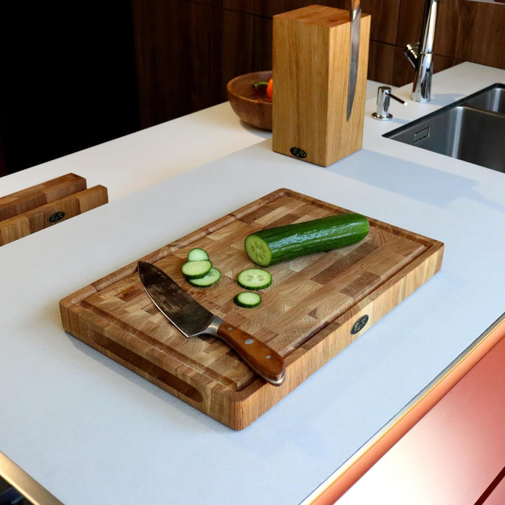 B4K® 45х30х4cm Küchenbrett aus Eiche Stirnholz | Antibakterielles Hirnholzbrett mit Griffen, Silikon