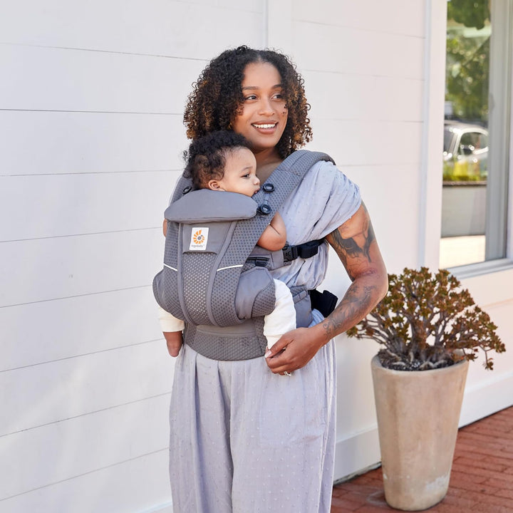 Ergobaby Omni Breeze Babytrage für Neugeborene ab Geburt bis 20kg, 4 Positionen SoftFlex Mesh Ergono