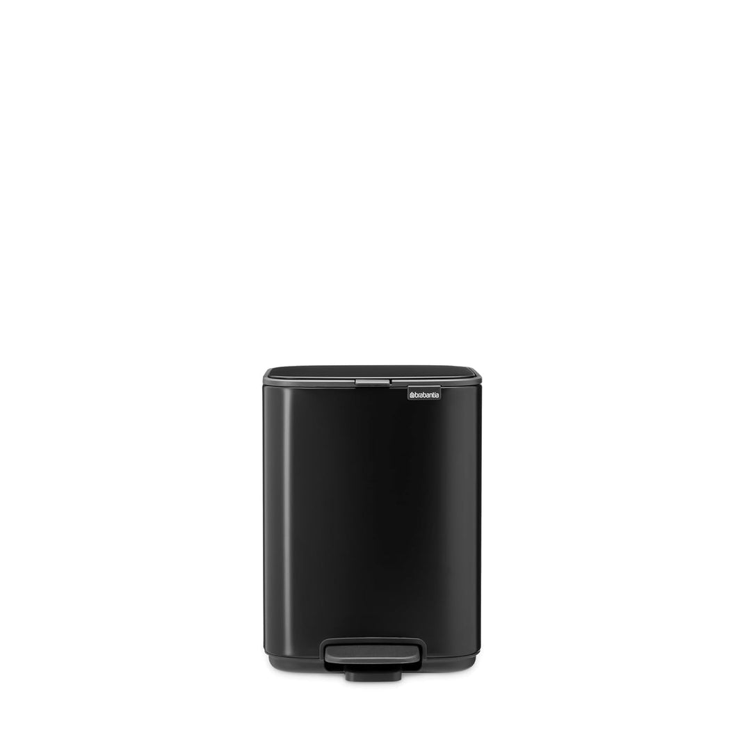 Brabantia Bo Treteimer 4 L (mattschwarz), platzsparender Mini Mülleimer mit Soft-Close-Funktion und
