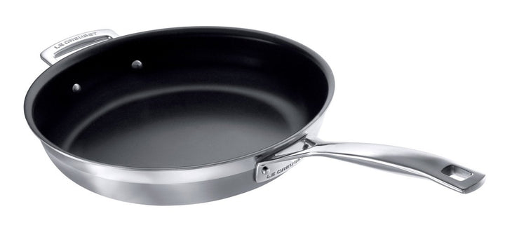 LE CREUSET Antihaftbeschichtete Bratpfanne mit Gegengriff aus 3-ply Edelstahl, Ø 28 cm, Für alle Her