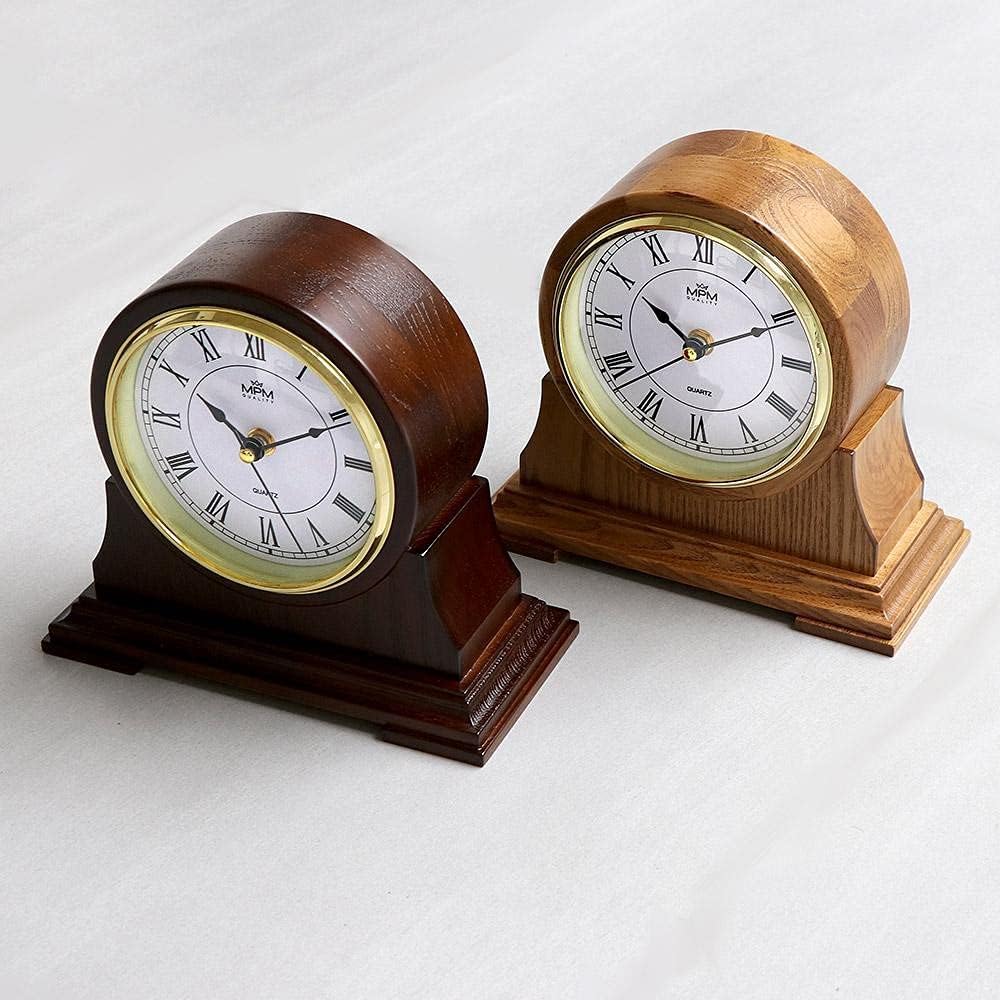 MPM Quality Retro Wood Tischuhr, Braun, Traditionelle und Elegante Holztischuhr, Römischen Ziffern,