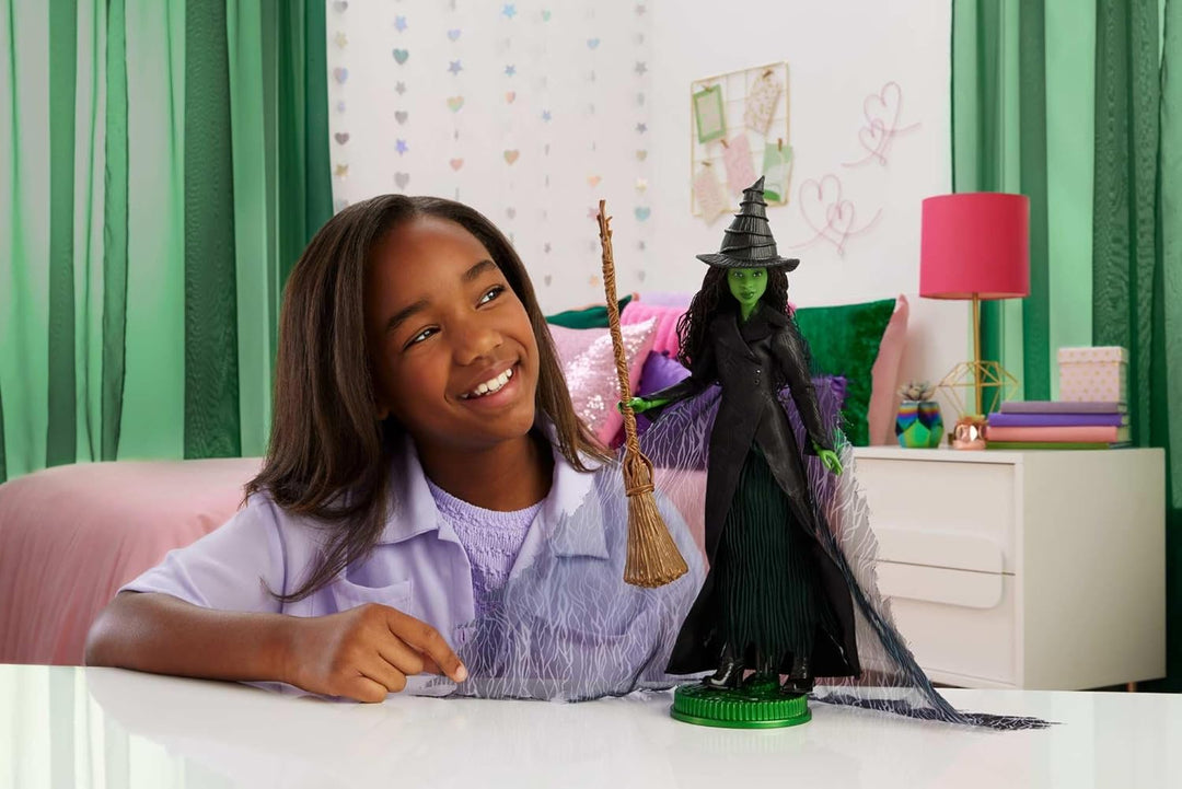 Mattel Wicked: Teil 2 von Universal Pictures Elphaba Deluxe-Modepuppe mit abnehmbarem Outfit und 4 A