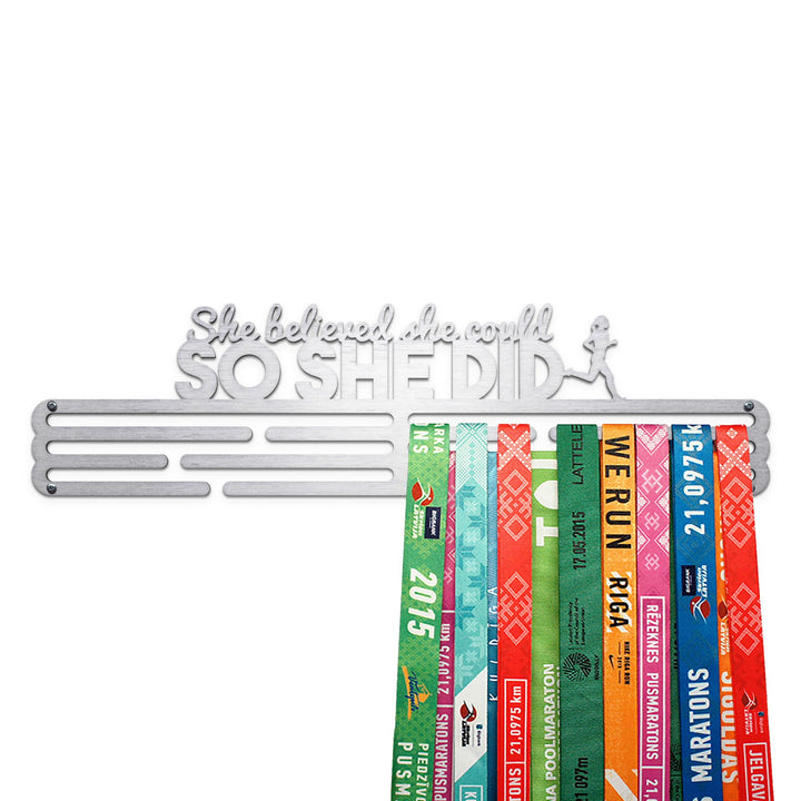 United Medals She Believed She Could So She Did Medaille Kleiderbügel | Edelstahl Medaillenhalter |