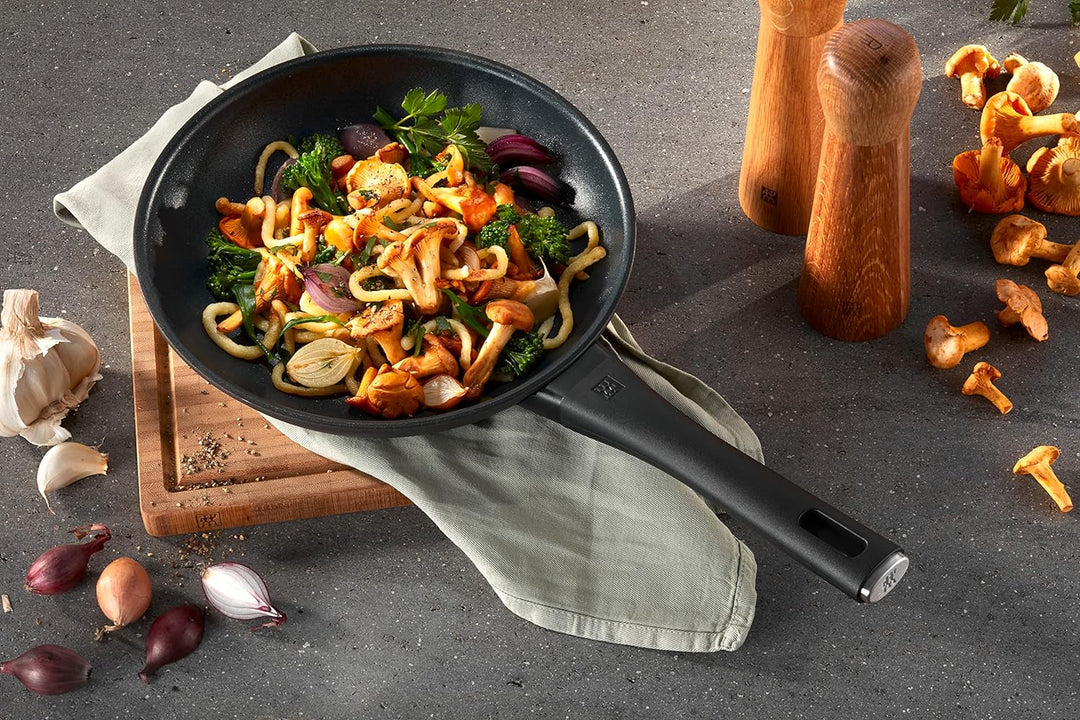ZWILLING Shine Aluminium-Bratpfanne, 24 cm, Rund, Mit Antihaftbeschichtung, Schwarz, 24 cm