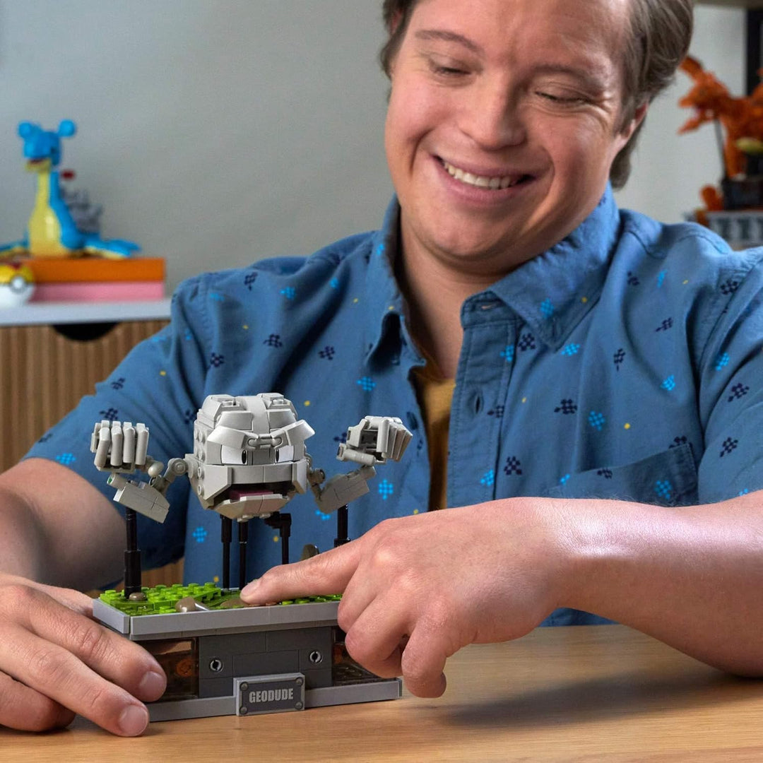 MEGA Pokémon Actionfigur-Bauset, Mini Motion-Kleinstein mit 343 Teilen und Schlagbewegung, Spielzeug