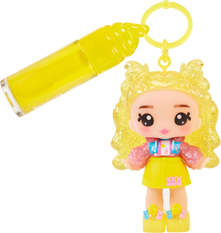 Yummiland x PEEPS Lip Gloss Doll- Goldie Mallows - Enthält 1 Puppe mit Mode zum Gestalten und Lipglo