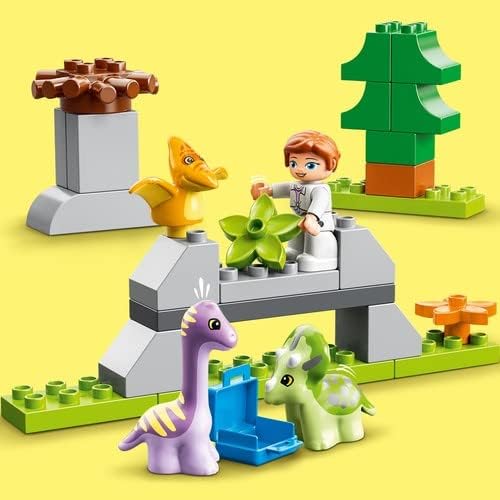 LEGO 10938 DUPLO Jurassic World Dinosaurier Kindergarten mit Baby Dino Figuren und Triceratops, Spie