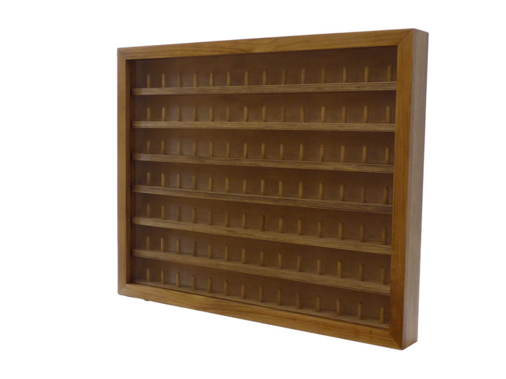 Vitrine Fingerhut-Kollektion, Eichenlack, verschiedene Grössen, 98 Fingerhüte 98 DEDALES, 98 DEDALES
