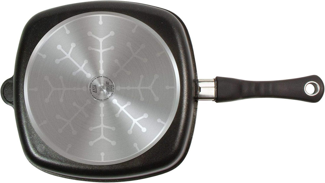 AMT Gastroguss Eckpfanne 28 x 28 cm, 5 cm hoch, mit BBQ-Boden, fester Stiel, induktionsgeeignet, Lot