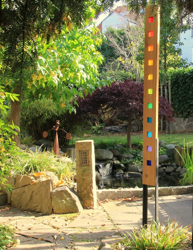 Gartenskulptur aus Holz und Glas. Gartendekoration als Unikate handgefertigt und wetterfest