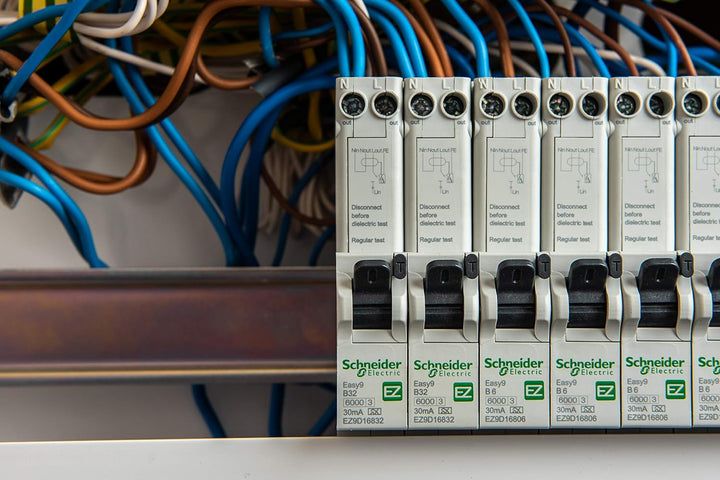 Schneider Electric EZ9D16832 Easy9 Fehlerstromschutzschalter mit Überstromschutz, 1 P + NS, 32 A, B