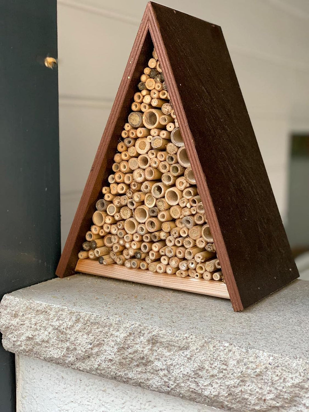 GARDIGO® Bienenhotel inkl. Blühwiesenpatenschaft I Unterschlupf für Wildbienen I Bienenhaus für den
