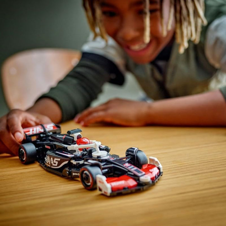 LEGO Speed Champions MoneyGram Haas F1 Team VF-24 Rennauto - Spielzeug mit Formel 1 Minifigur zum Sa