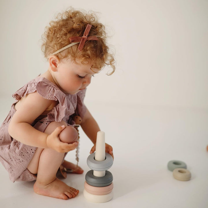 mushie Stapelturm mit Ringe | Stapelringe Turm mit 8 Ringe | Für Babys &amp; Kinder | Sicher, Hochwertig