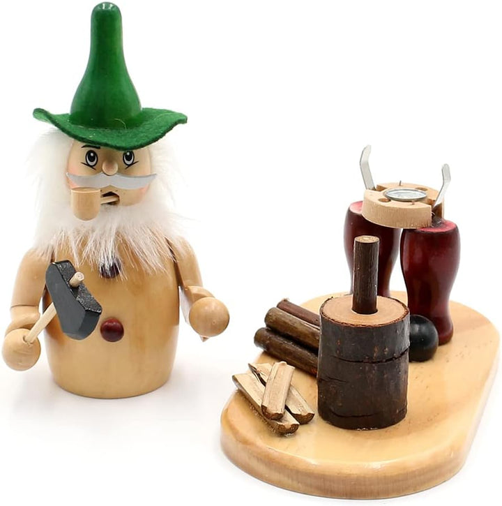 Wichtelstube-Kollektion Holz Räuchermännchen Waldwichtel am Hackstock natürlich traditionel uriger R