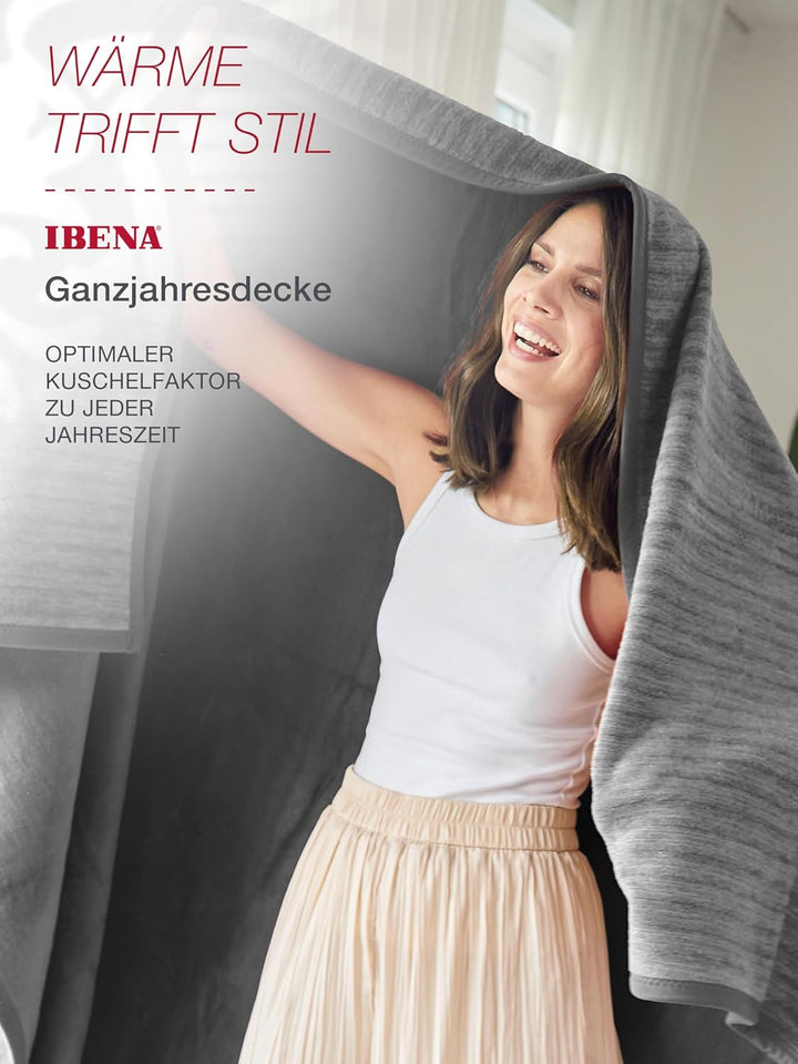 Ibena Fano Kuscheldecke 150x200 cm – Wohndecke grau hellgrau, tolle Wendedecke aus hochwertiger Baum