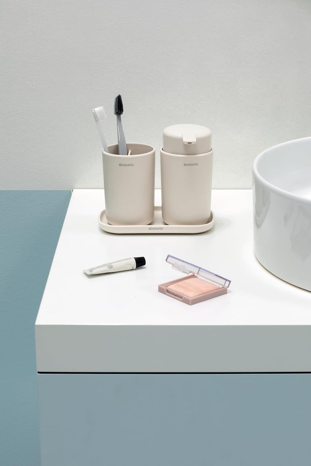 Brabantia - Renew Bad-Accessoires-Set - Seifenspender, Zahnbürstenhalter & Ablage - Tropffreier Pump