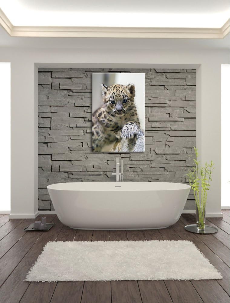 Pixxprint Leopardenjunges beim Klettern auf Leinwand, XXL riesige Bilder fertig gerahmt mit Keilrahm