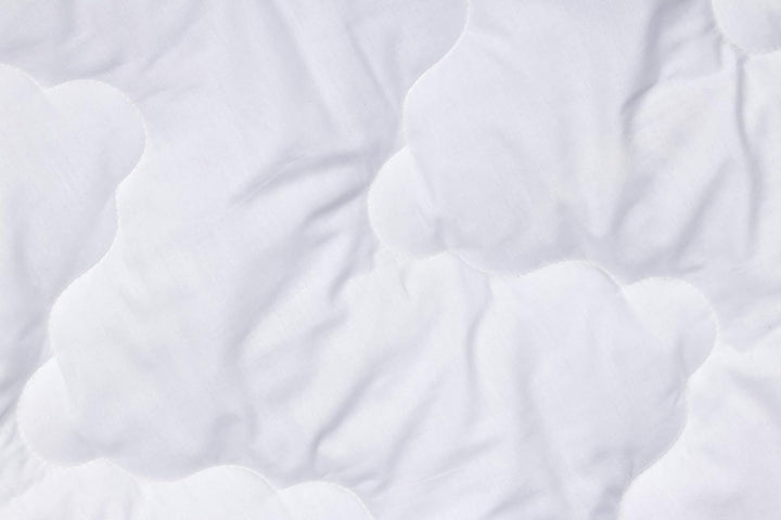 Moon-Luxury Ganzjahresdecke Bettdecke Steppbett 220x240 cm Bezug aus 100% Baumwolle Satin 95° Kochfe
