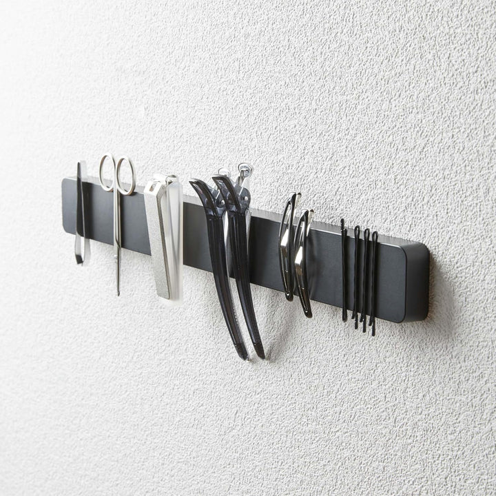 Yamazaki 5202 TOWER Magnetischer Messerhalter, schwarz, ABS-Harz/Magnet/Silikone, minimalistisch, 1,