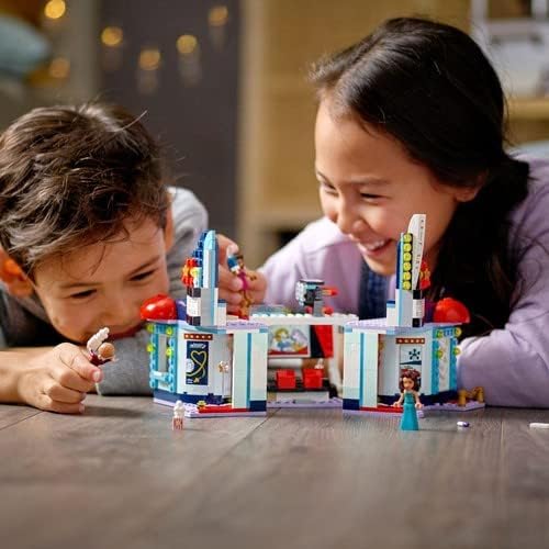 LEGO 41448 Friends Heartlake City Kino Set mit Mini Puppen und Smartphone-Halter, Konstruktionsspiel