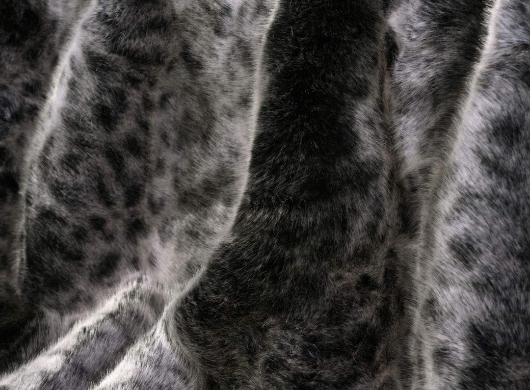 Wohnen & Accessoires GmbH & Co. KG Premium Felldecke Wildkatze grau 240x260cm Tagesdecke 240x260cm,