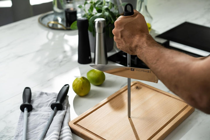 ZWILLING Wetzstahl, Verchromt, Länge: 23 cm, Kunststoffgriff mit Aufhängöse, Schwarz [Made in German