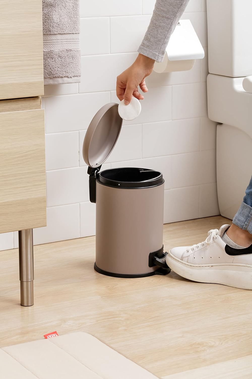 TATAY Kosmetikeimer mit Edelstahlpedal, 3L Kapazität, herausnehmbarer Innenraum, Soft-Lock-Verschlus