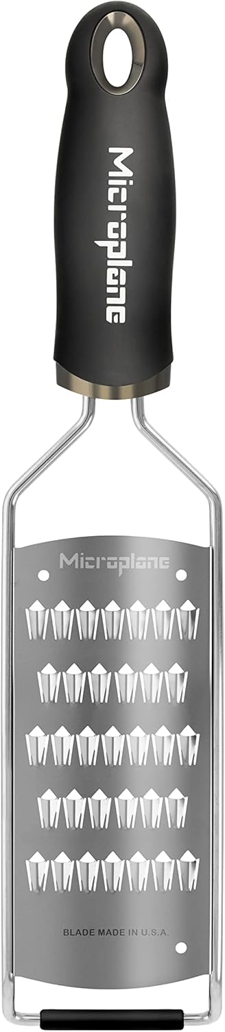 Microplane Feine Julienne Küchenreibe für Karotte, Zucchini, Kartoffel, Apfel, Rote Bete und Rettich